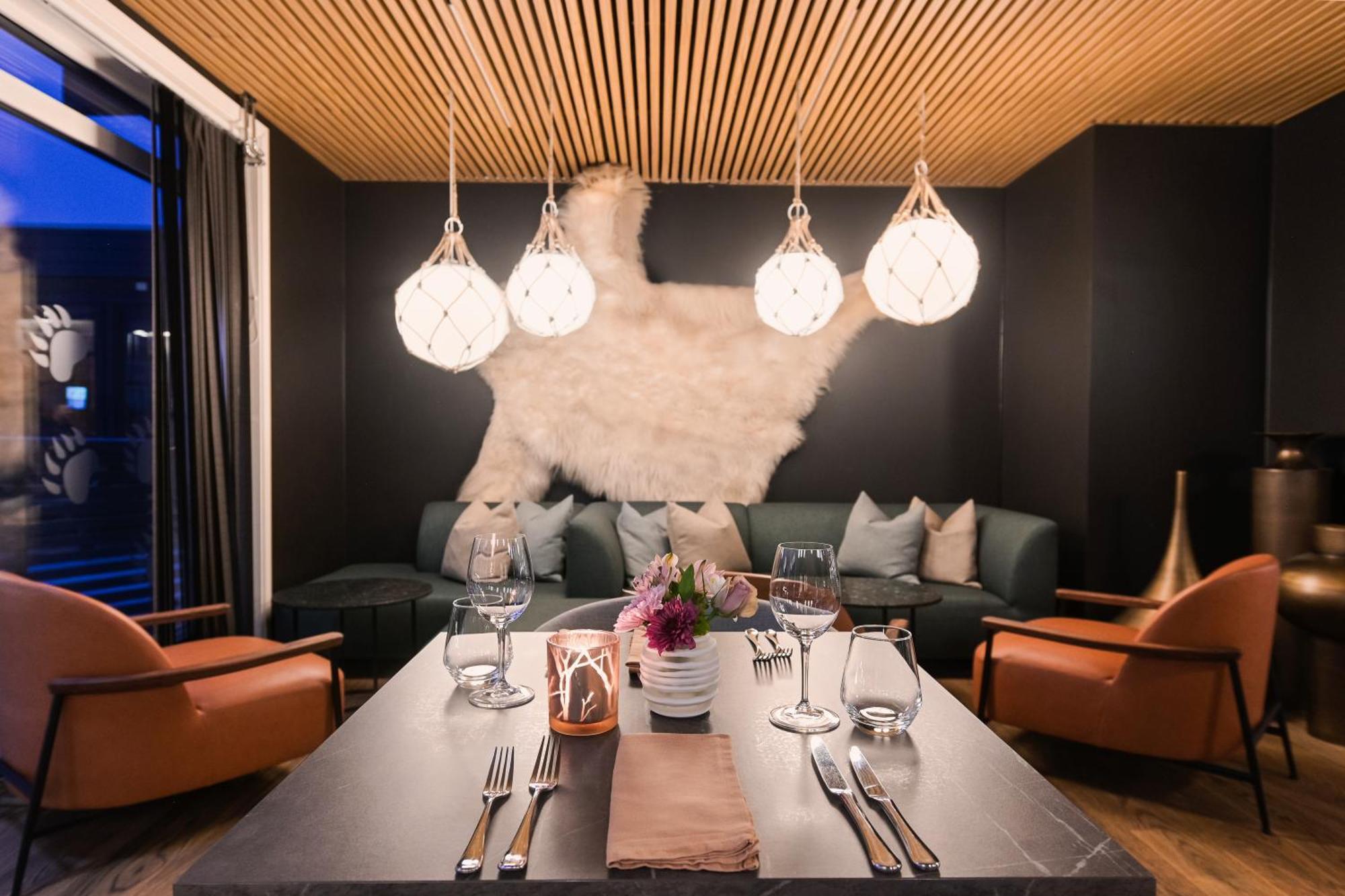 Svalbard Hotell | Polfareren Longyearbyen Exterior foto